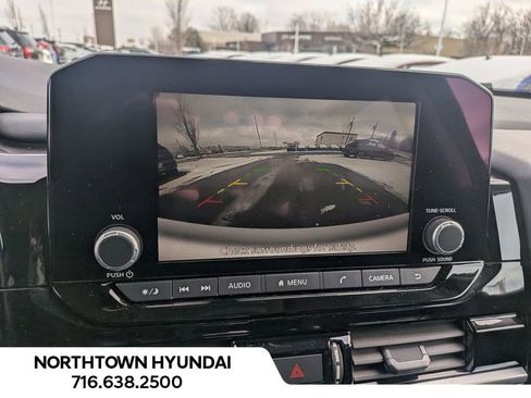 Used 2025 Nissan Pathfinder SV image 19