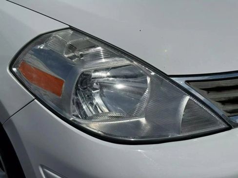 Used 2011 Nissan Versa 1.8 S FWD image 11