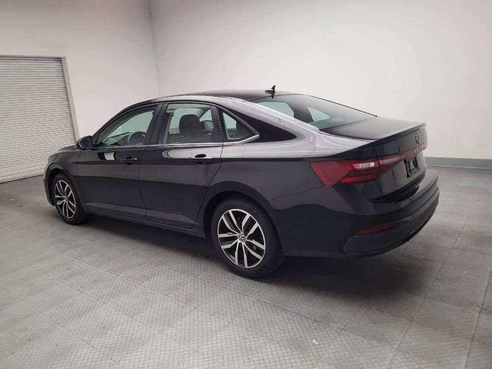 Used 2025 Volkswagen Jetta SE FWD image 3