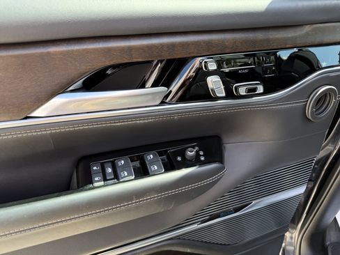 Used 2024 Jeep Grand Wagoneer L 4WD image 23