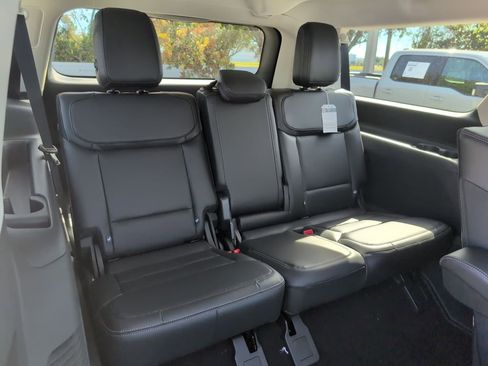 New 2025 Ford Expedition Max Platinum w/ Driver's Package image 17