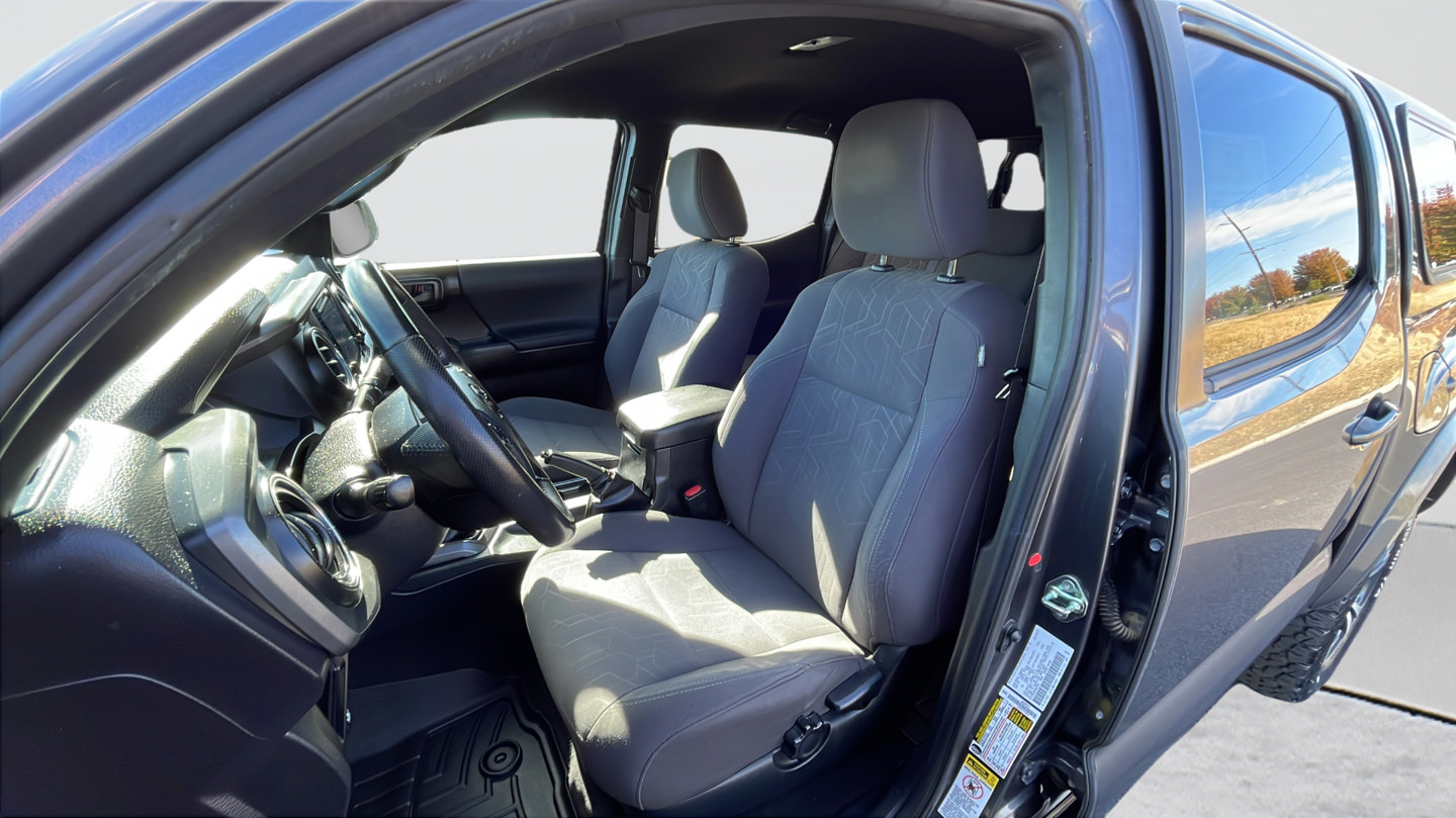 Certified 2017 Toyota Tacoma TRD Sport w/ Tow Package AWD/4WD image 17