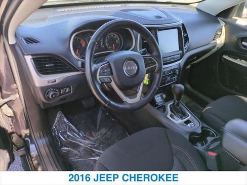 Used 2016 Jeep Cherokee 75th Anniversary image 14