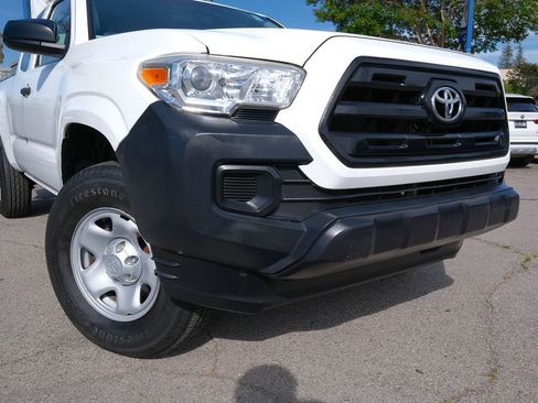 Used 2017 Toyota Tacoma SR image 7