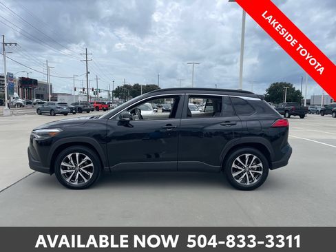 Used 2023 Toyota Corolla Cross XLE w/ Convenience Package AWD/4WD image 2