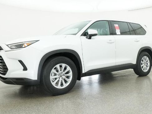 New 2026 Toyota Grand Highlander FWD image 20