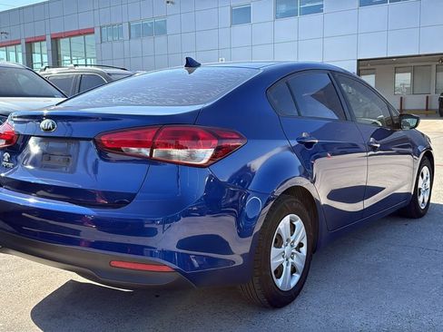 Used 2017 Kia Forte LX image 3