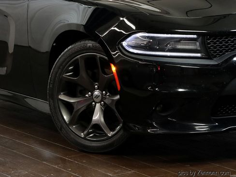 Used 2019 Dodge Charger GT image 3