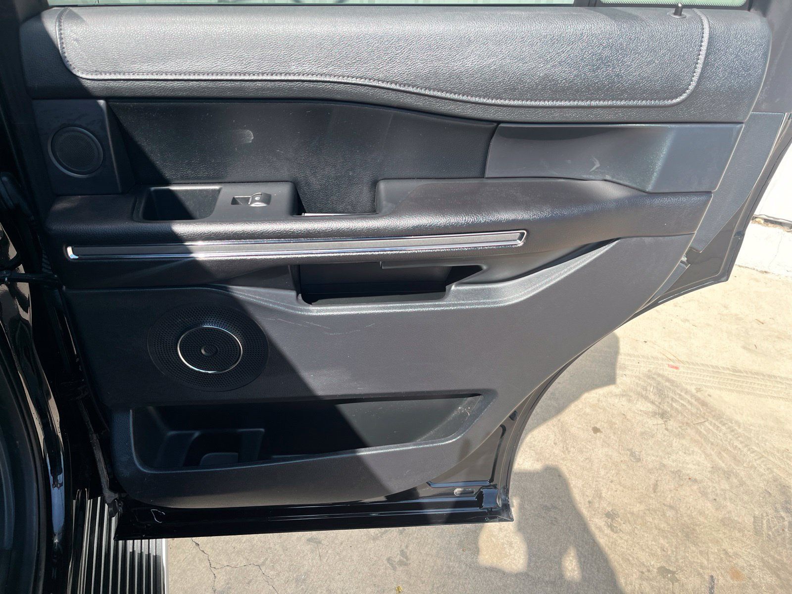 Used 2018 Ford Expedition XLT w/ Equipment Group 202A RWD image 15