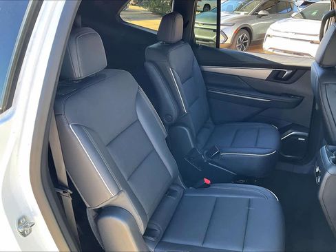 Certified 2025 Buick Enclave Preferred image 18