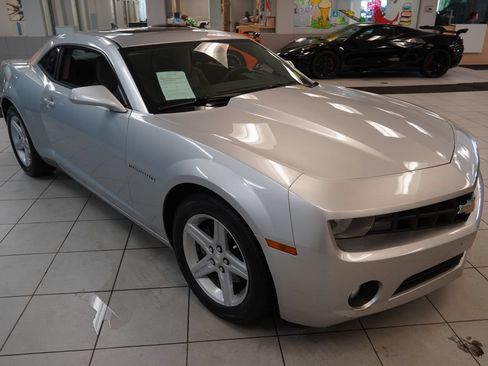 Used 2010 Chevrolet Camaro LT RWD image 14
