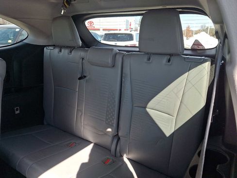 Used 2022 Toyota Highlander XLE image 14