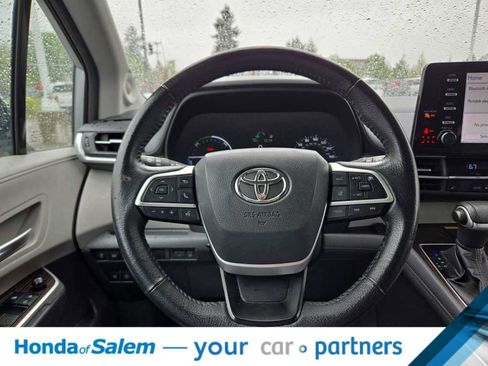 Used 2021 Toyota Sienna XLE w/ XLE Plus Package FWD image 16