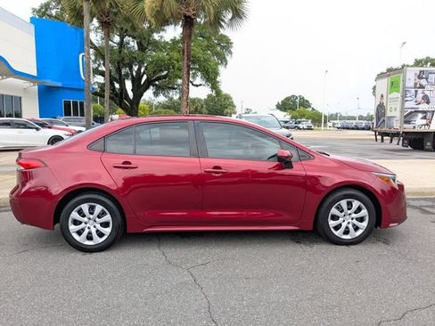 Used 2022 Toyota Corolla LE FWD image 11