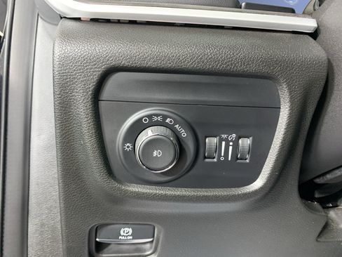 Used 2023 Jeep Grand Cherokee L Limited w/ Rear Seat Video Group I AWD/4WD image 16