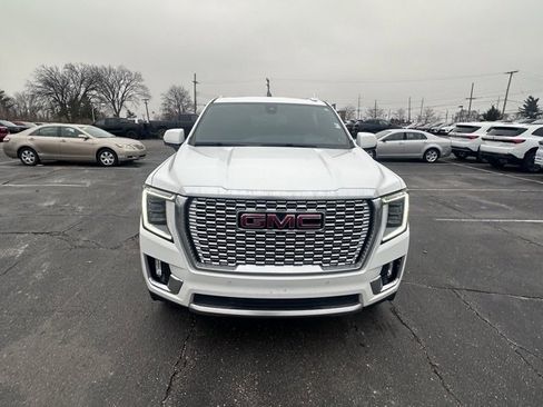 Used 2021 GMC Yukon Denali w/ Denali Premium Package image 8