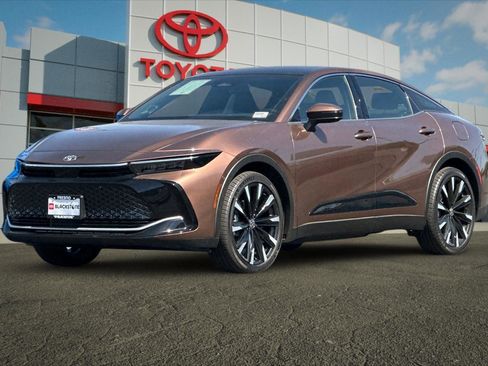 Certified 2025 Toyota Crown Platinum AWD/4WD image 7