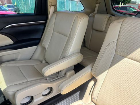 Used 2016 Toyota Highlander Limited w/ Driver Technology Package AWD/4WD image 35