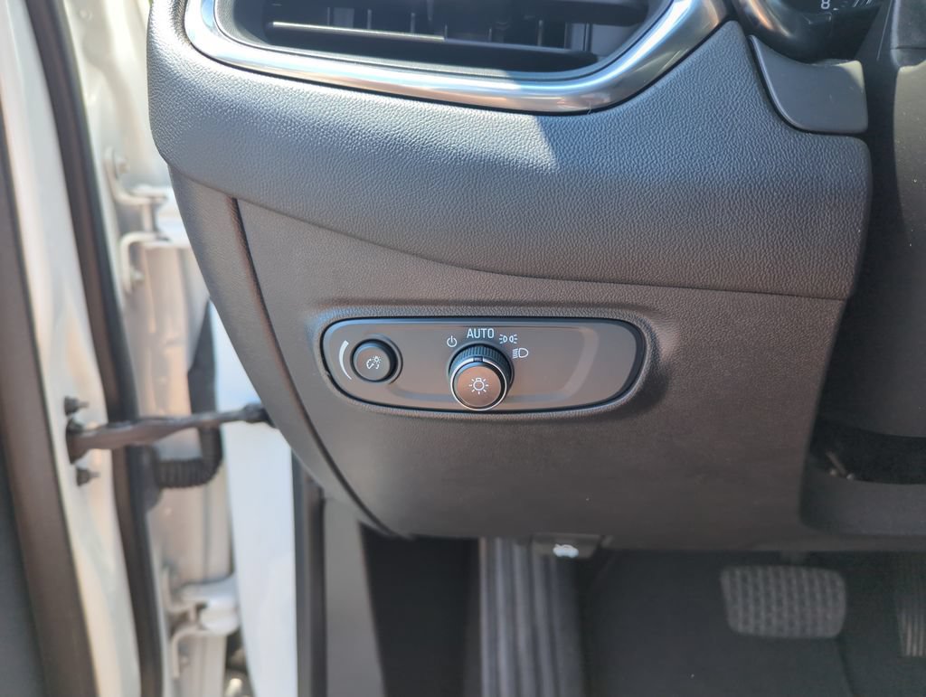 Used 2022 Chevrolet Equinox LT FWD image 19