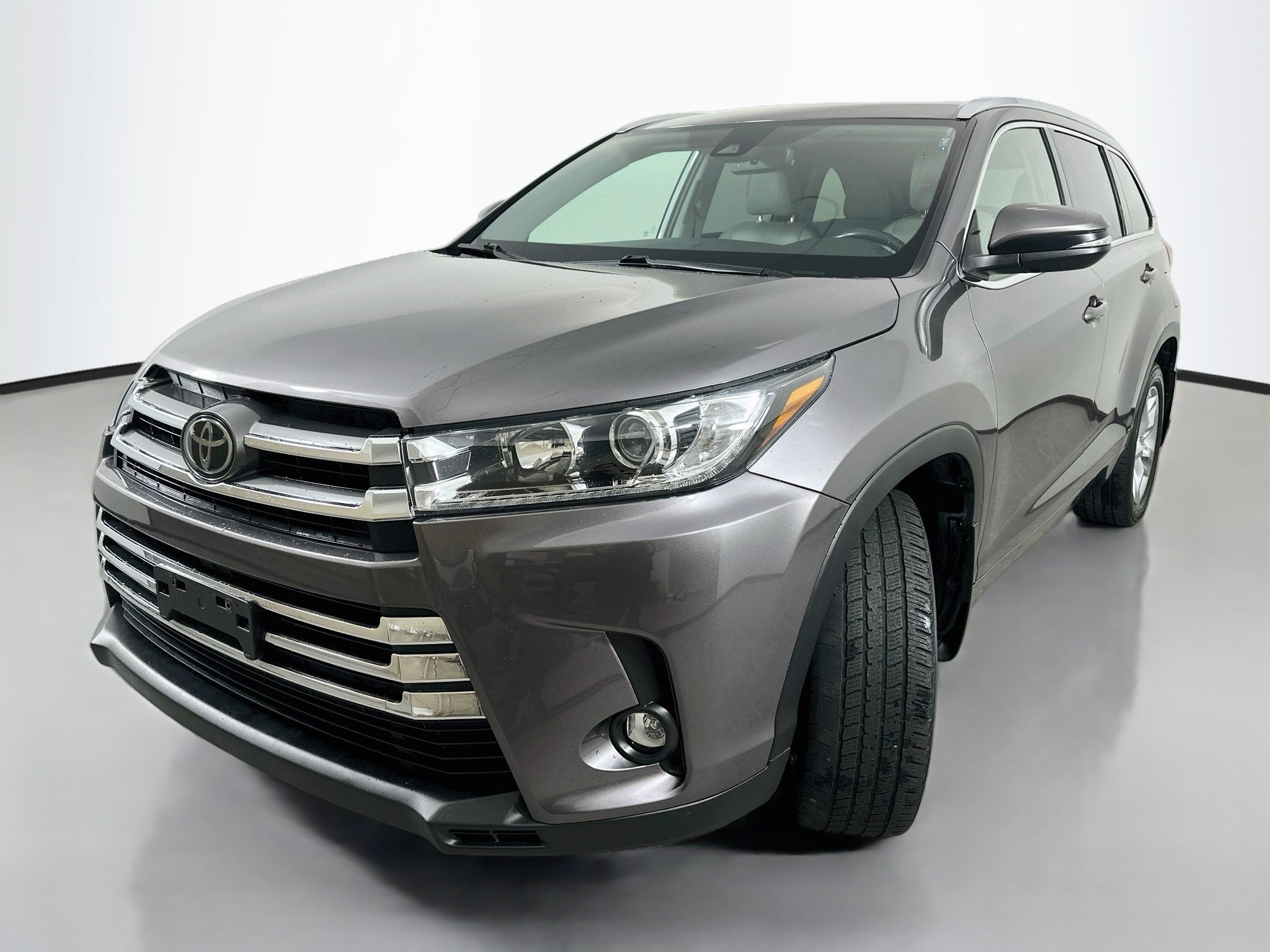 Used 2019 Toyota Highlander Limited w/ Carpet Mat Package (TMS) AWD/4WD image 3