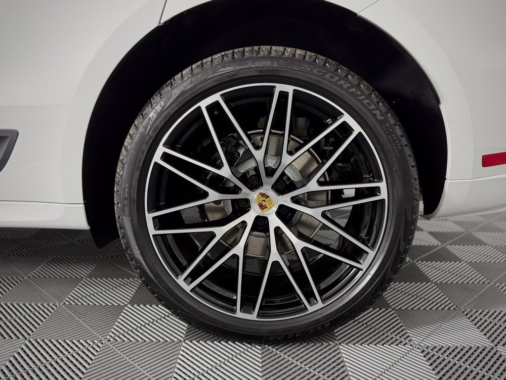 Certified 2026 Porsche Macan AWD/4WD image 15