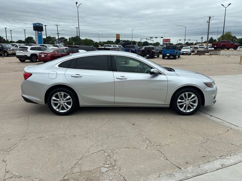 Used 2018 Chevrolet Malibu LT FWD image 7