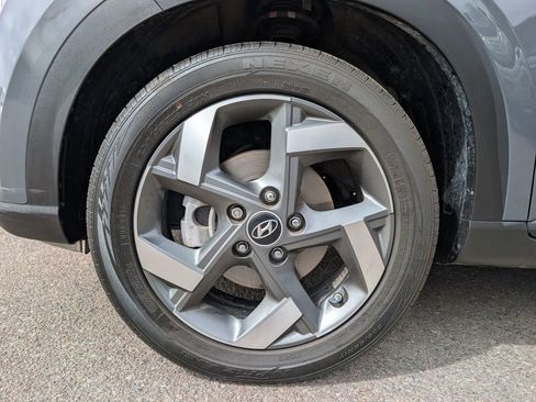 Used 2024 Hyundai Venue SEL image 12