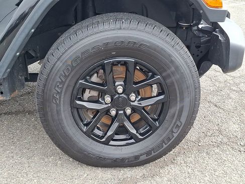 Used 2022 Jeep Gladiator Sport image 11