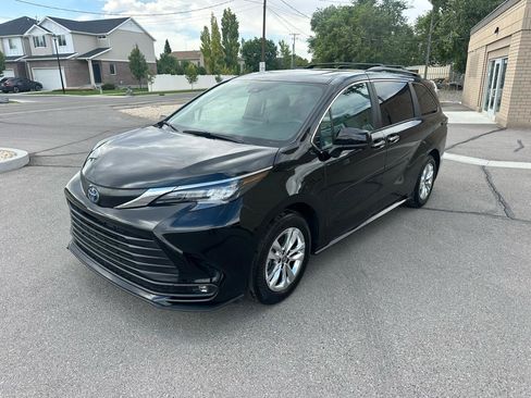 Used 2025 Toyota Sienna XLE w/ XLE Plus Package AWD/4WD image 14