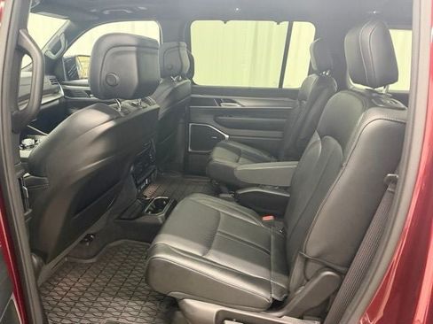 Used 2025 Jeep Wagoneer Series II w/ Convenience Group I AWD/4WD image 20