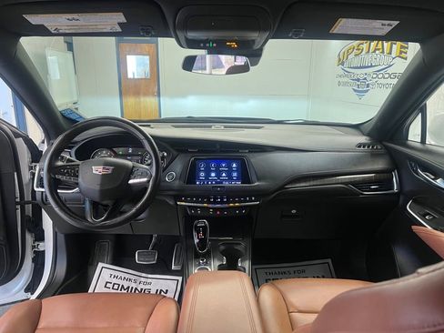Used 2023 Cadillac XT4 Sport image 18