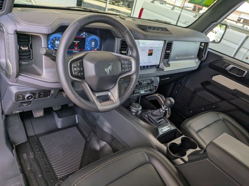 Certified 2025 Ford Bronco Badlands w/ Sasquatch Package AWD/4WD image 16