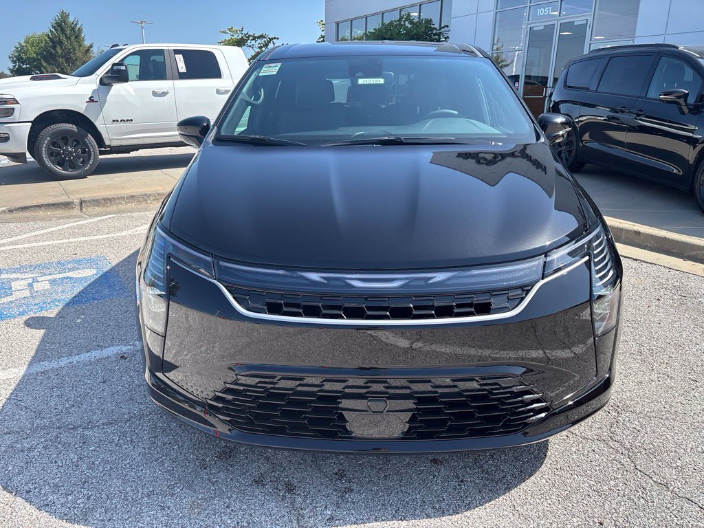 New 2027 Chrysler Pacifica Select FWD image 7