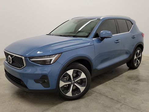 Certified 2024 Volvo XC40 B5 Plus w/ Protection Package Premier image 34