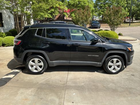 Used 2019 Jeep Compass Latitude w/ Popular Equipment Group image 11