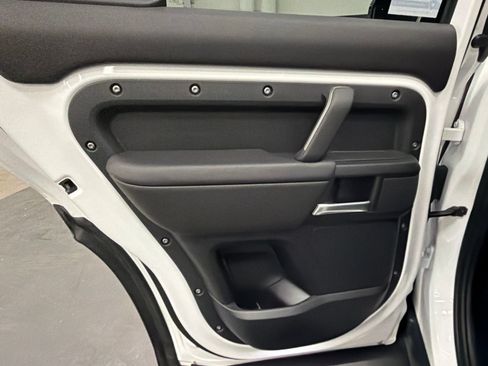 Used 2026 Land Rover Defender 110 X-Dynamic SE AWD/4WD image 40