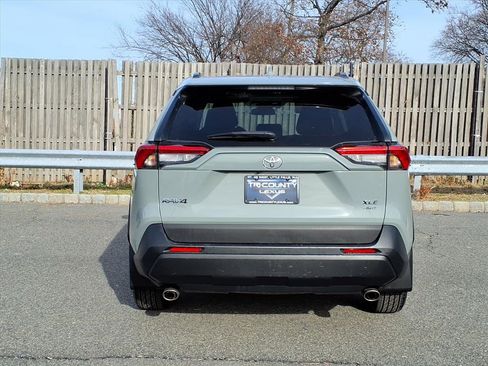 Used 2020 Toyota RAV4 XLE w/ Convenience Package image 5