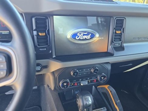 Used 2023 Ford Bronco Badlands image 26