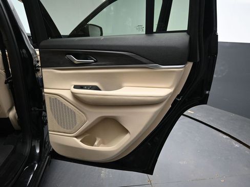 Used 2023 Jeep Grand Cherokee Limited AWD/4WD image 21