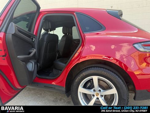 Used 2020 Porsche Macan AWD/4WD image 24