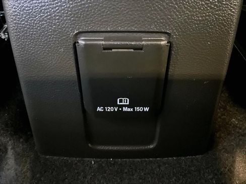 Used 2022 Chevrolet Trax LT w/ LT Convenience Package image 28