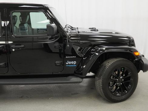 Certified 2021 Jeep Wrangler Unlimited Sahara w/ Cold Weather Group image 11