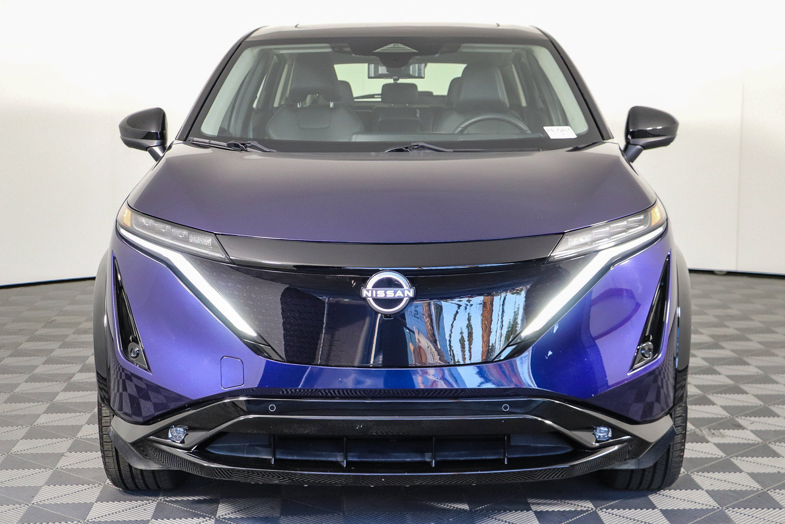 Used 2024 Nissan Ariya FWD image 2