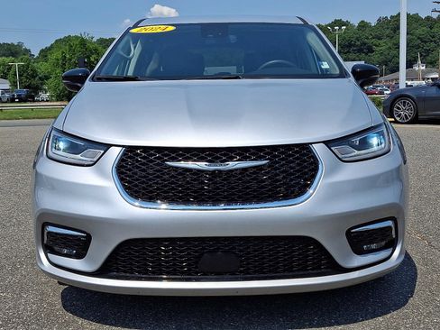 Certified 2024 Chrysler Pacifica Touring-L FWD image 2