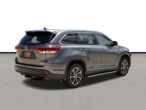 Used 2019 Toyota Highlander XLE FWD image 5