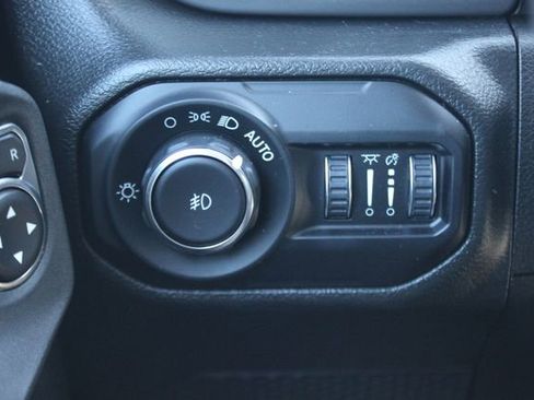 Used 2022 Jeep Wrangler Sport S image 17