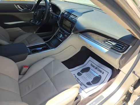 Used 2017 Lincoln Continental Select FWD image 18