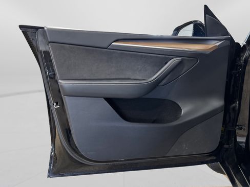 Used 2022 Tesla Model Y Performance image 15