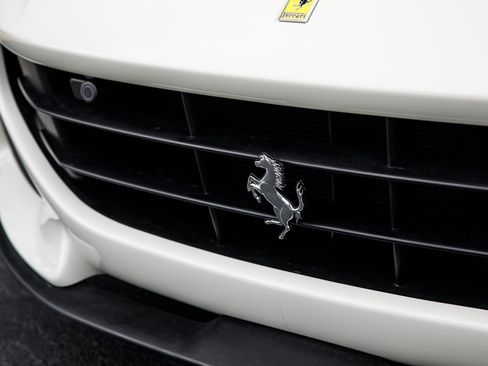 Used 2023 Ferrari Portofino M RWD image 2