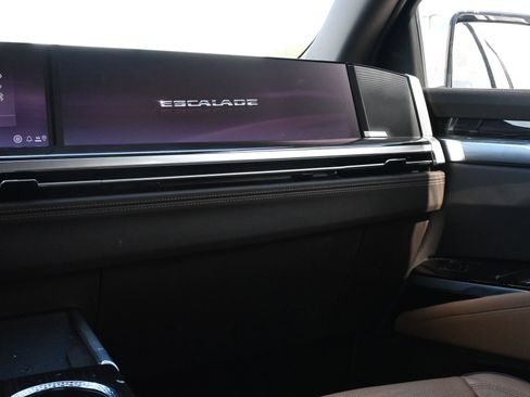 Certified 2025 Cadillac Escalade Premium Luxury w/ LPO, Floor Liner Package AWD/4WD image 9
